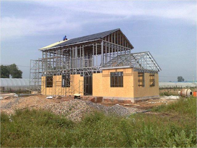 如今農村蓋房都在用這種新材料,3天建一棟別墅,真正冬暖夏涼!